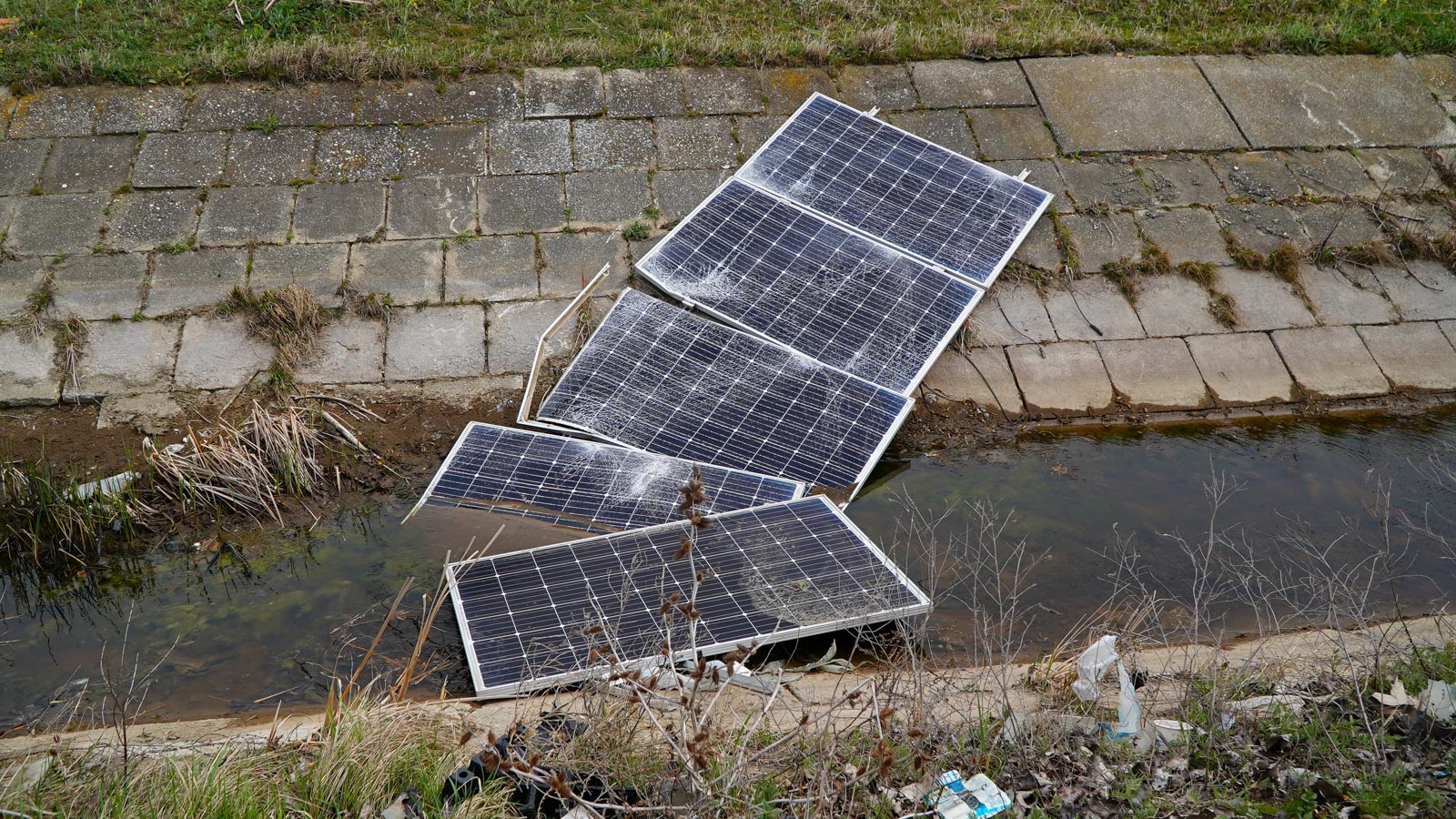 Schaden durch Solaranlage wurde durch Haus- und Grundbesitzerhaftpflicht abgedeckt.