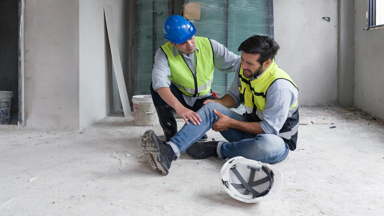 Mann verletzt sich beim Bau.