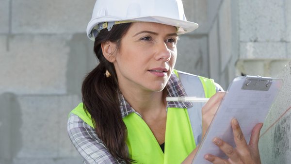 Ein Abnahmeprotokoll für Bauleistungen wird erstellt.