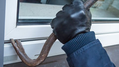 Einbrechsversuch am Fenster mit Brechstange