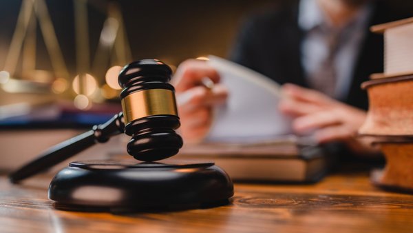 Zwangsversteigerung einer Immobilie beim Amtsgericht.