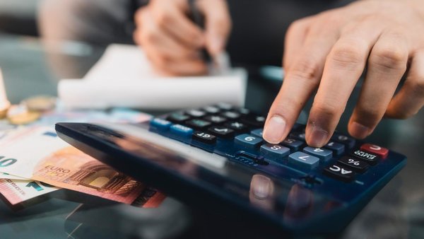 Geldberechnung mit Hilfe eines Taschenrechners