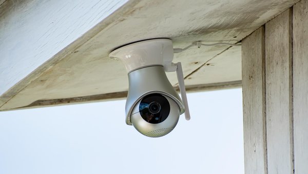 Der Nachbar hat eine Kamera installiert.